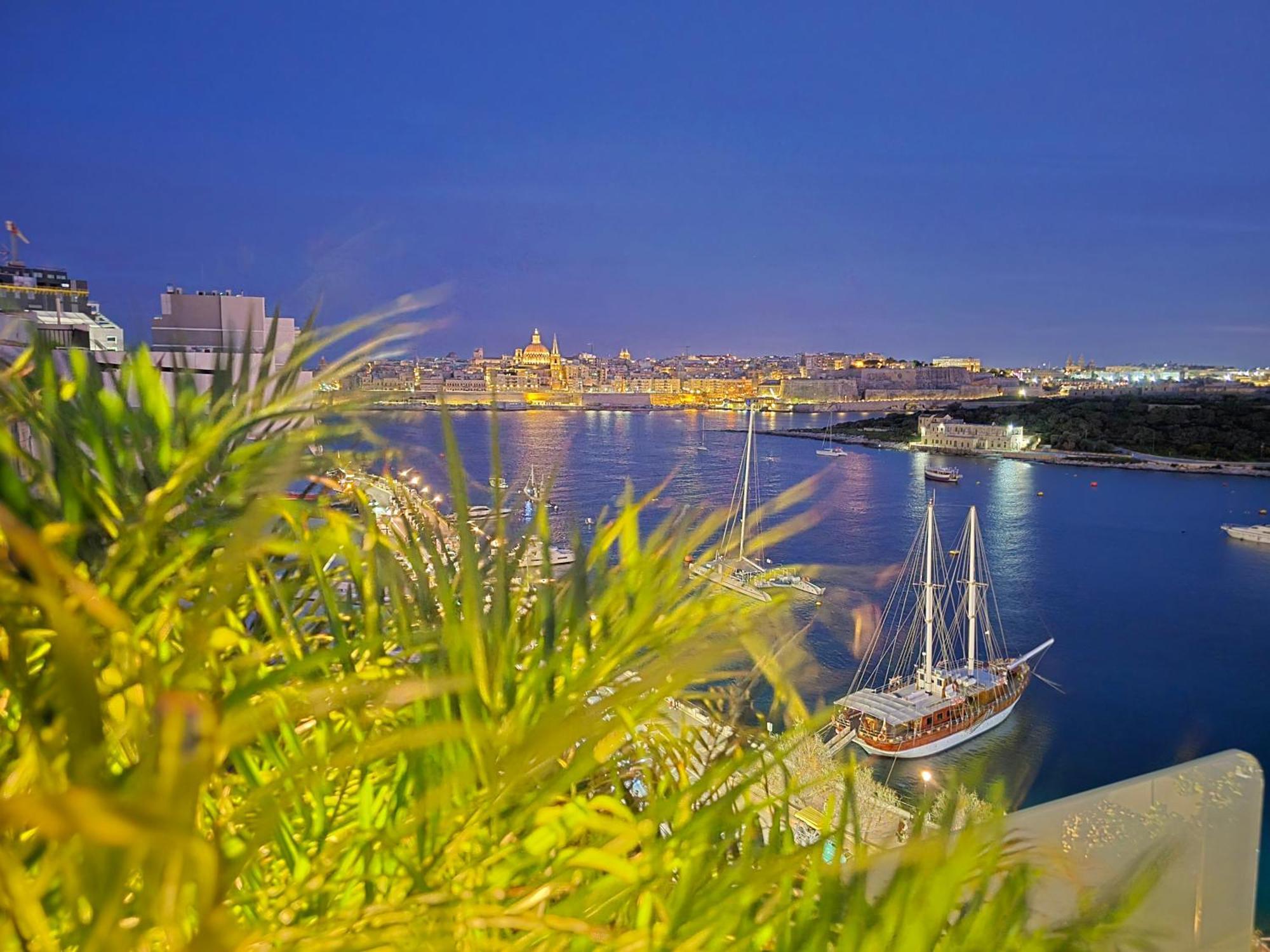 Seafront Duplex Penthouse Apartment Sliema Exterior foto